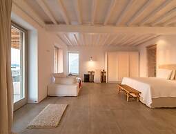 Charming Villa Near Ftelia Beach