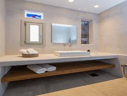 Charming Villa Near Ftelia Beach