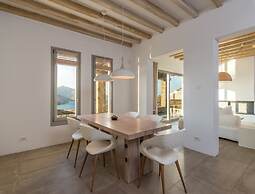 Charming Villa Near Ftelia Beach