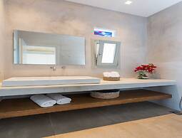 Charming Villa Near Ftelia Beach