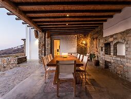 Charming Villa Near Ftelia Beach