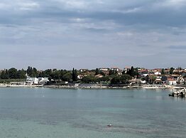 Classic and Modern Umag Apartment With Terrace and BBQ