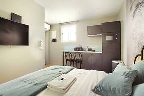 Studio With AC Center of Paris