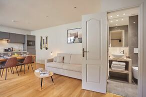 Modern Apartement Center of Paris