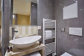 Modern Apartement Center of Paris