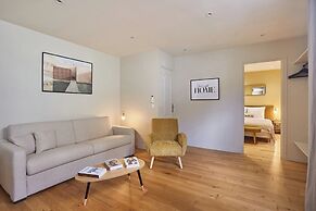 Modern Apartement Center of Paris