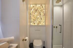 Eiffel Tower Apartment Invalides