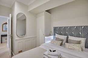 Eiffel Tower Apartment Invalides