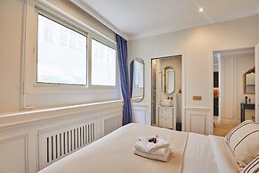 Eiffel Tower Apartment Invalides