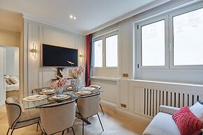 Eiffel Tower Apartment Invalides