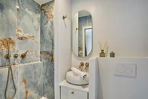 Eiffel Tower Apartment Invalides