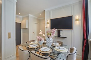 Eiffel Tower Apartment Invalides