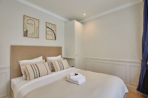 Eiffel Tower Apartment Invalides