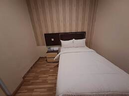 OYO 92944 Luna Guest House