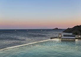 Waterfront Villa With Private Pool