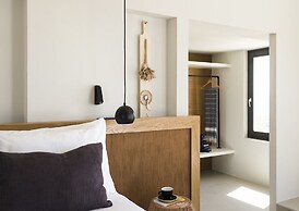 Waterfront Villa With Private Pool