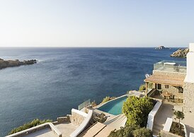 Waterfront Villa With Private Pool