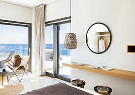 Waterfront Villa With Private Pool