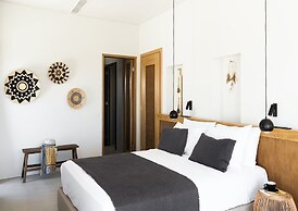 Waterfront Villa With Private Pool