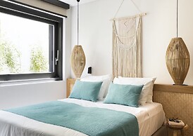 Waterfront Villa With Private Pool