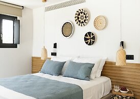 Waterfront Villa With Private Pool