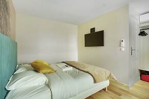 Charming & New Studio Center of Paris