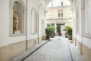 Montmorency Center of Paris Le Marais Beaubourg