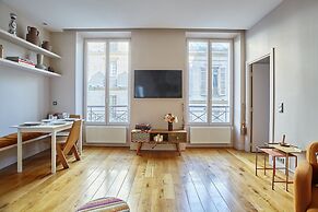 Superb Apartment Avenue Montaigne/saint Honore
