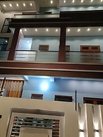 Goroomgo Aprana palace Ayodhya