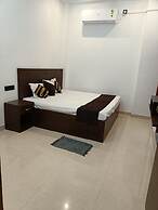 Goroomgo Aprana palace Ayodhya