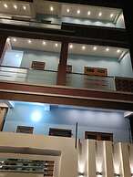 Goroomgo Aprana palace Ayodhya