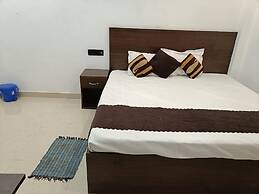 Goroomgo Aprana palace Ayodhya