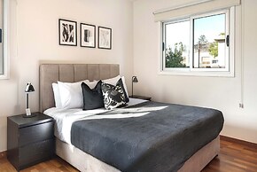 Phaedrus Living Evergreen City Flat