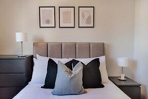 Phaedrus Living Evergreen City Flat