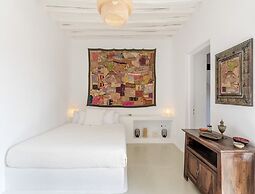 Traditional Villa With Swimming Pool