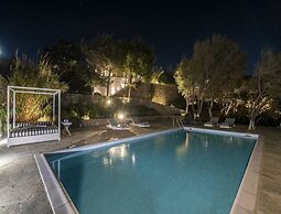 Traditional Villa With Swimming Pool