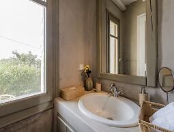 Traditional Villa With Swimming Pool