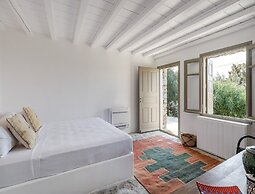 Traditional Villa With Swimming Pool