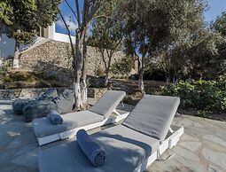 Traditional Villa With Swimming Pool