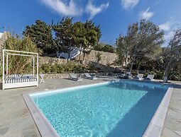 Traditional Villa With Swimming Pool