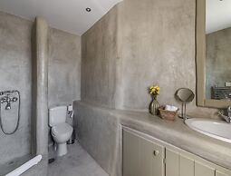 Traditional Villa With Swimming Pool