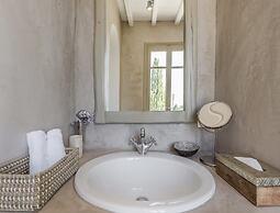 Traditional Villa With Swimming Pool