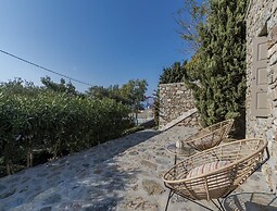 Traditional Villa With Swimming Pool