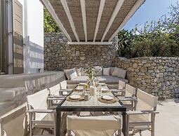 Traditional Villa With Swimming Pool