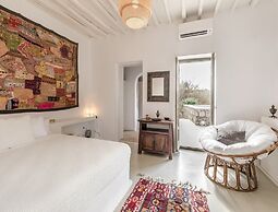 Traditional Villa With Swimming Pool