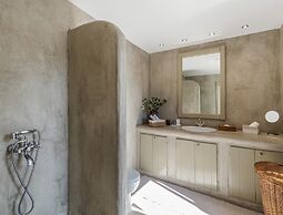 Traditional Villa With Swimming Pool