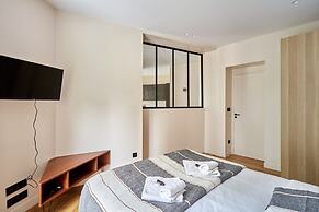 Superb Invalide Apartment Near Eiffel Tower
