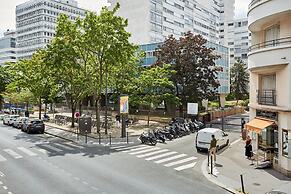 Superb Invalide Apartment Near Eiffel Tower