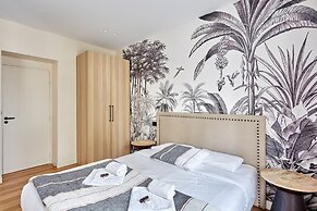 Superb Invalide Apartment Near Eiffel Tower