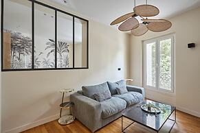 Superb Invalide Apartment Near Eiffel Tower